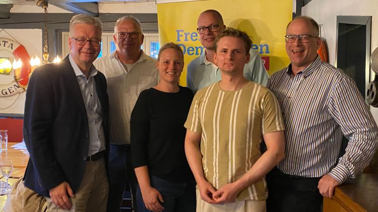 Neuer Ortsvorstand (v. l.) Stefan Goronczy (Ortsvorsitzender), Christian Schlüter (Schatzmeister), Katharina Wilke (stv. Ortsvorsitzende), Björn Mietzner (stv. Ortsvorsitzender), Adrian Jansen (Schriftführer) und Guido Nedden (stv. Ortsvorsitzender).